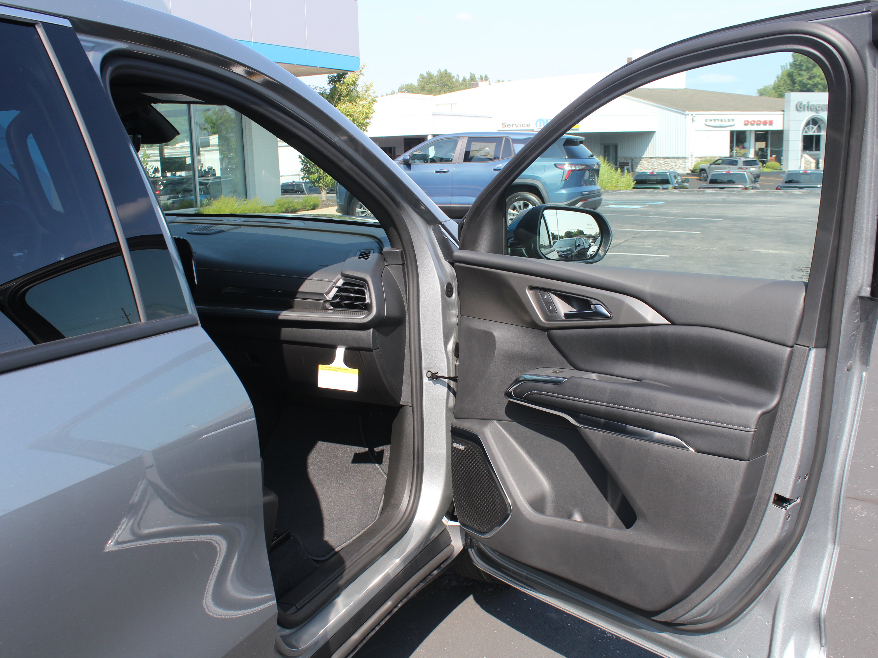 New 2027 Chevrolet Traverse LT w/ Enhanced Driving Package FWD image 25
