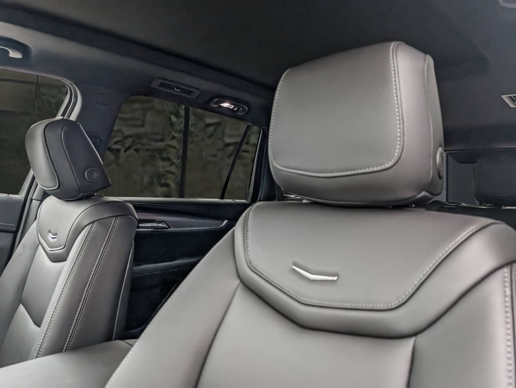New 2025 Cadillac XT6 Luxury FWD image 11