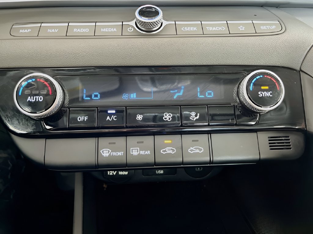 Used 2024 Hyundai Elantra SEL FWD image 16