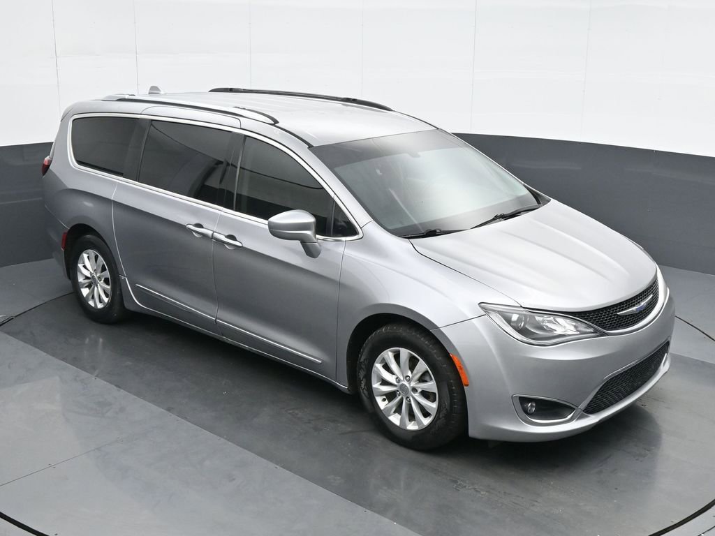 Used 2019 Chrysler Pacifica Touring-L image 25