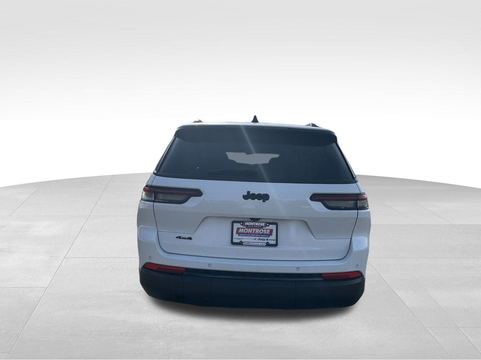 Used 2023 Jeep Grand Cherokee L Laredo image 5