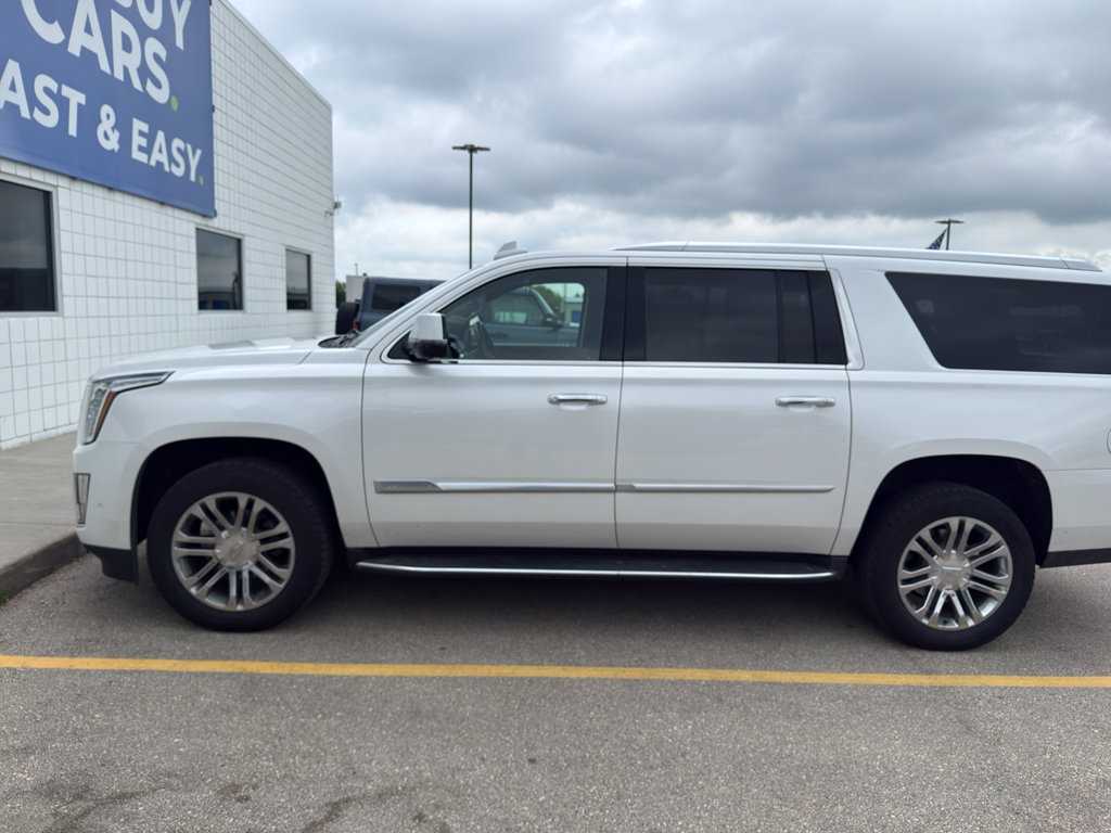 Used 2019 Cadillac Escalade ESV 4WD image 2