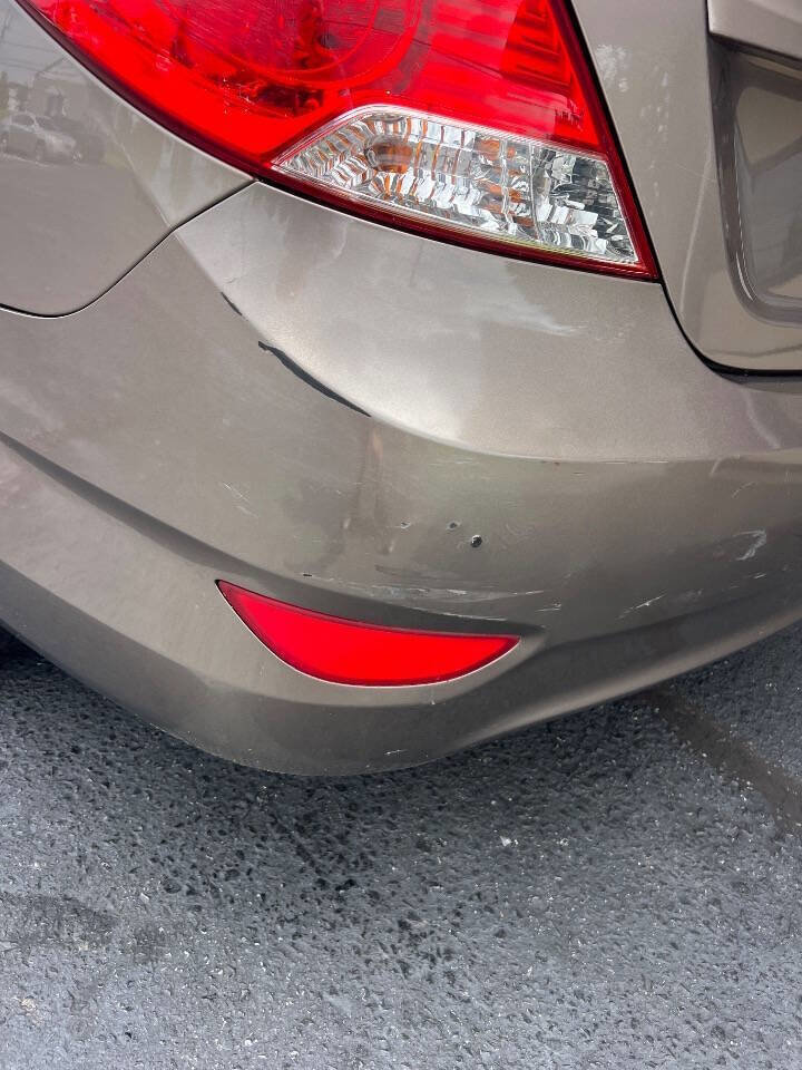 Used 2012 Hyundai Accent GLS w/ Premium Pkg 3 FWD image 7