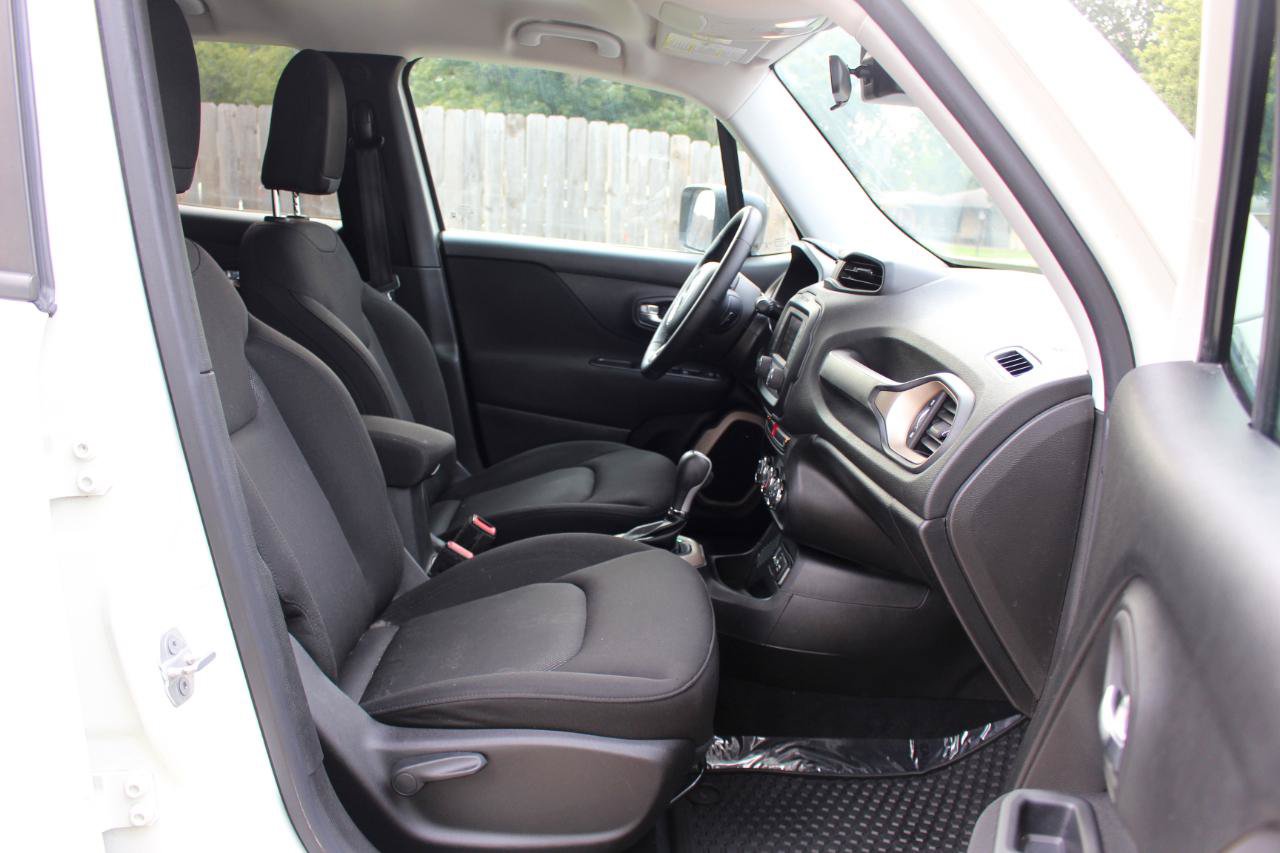 Used 2016 Jeep Renegade Latitude w/ Cold Weather Group FWD image 36