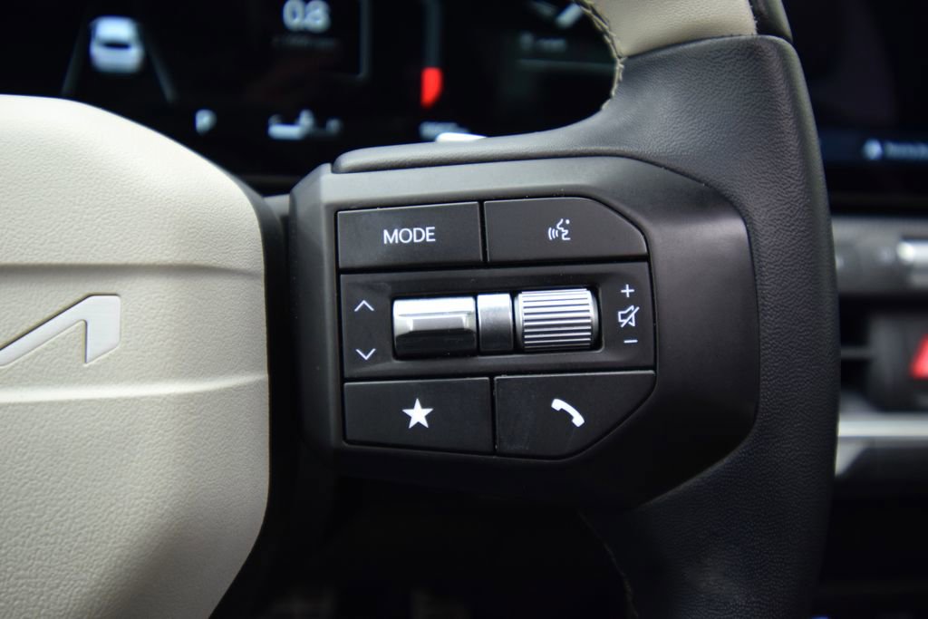 Used 2025 Kia K4 GT-Line Turbo image 38