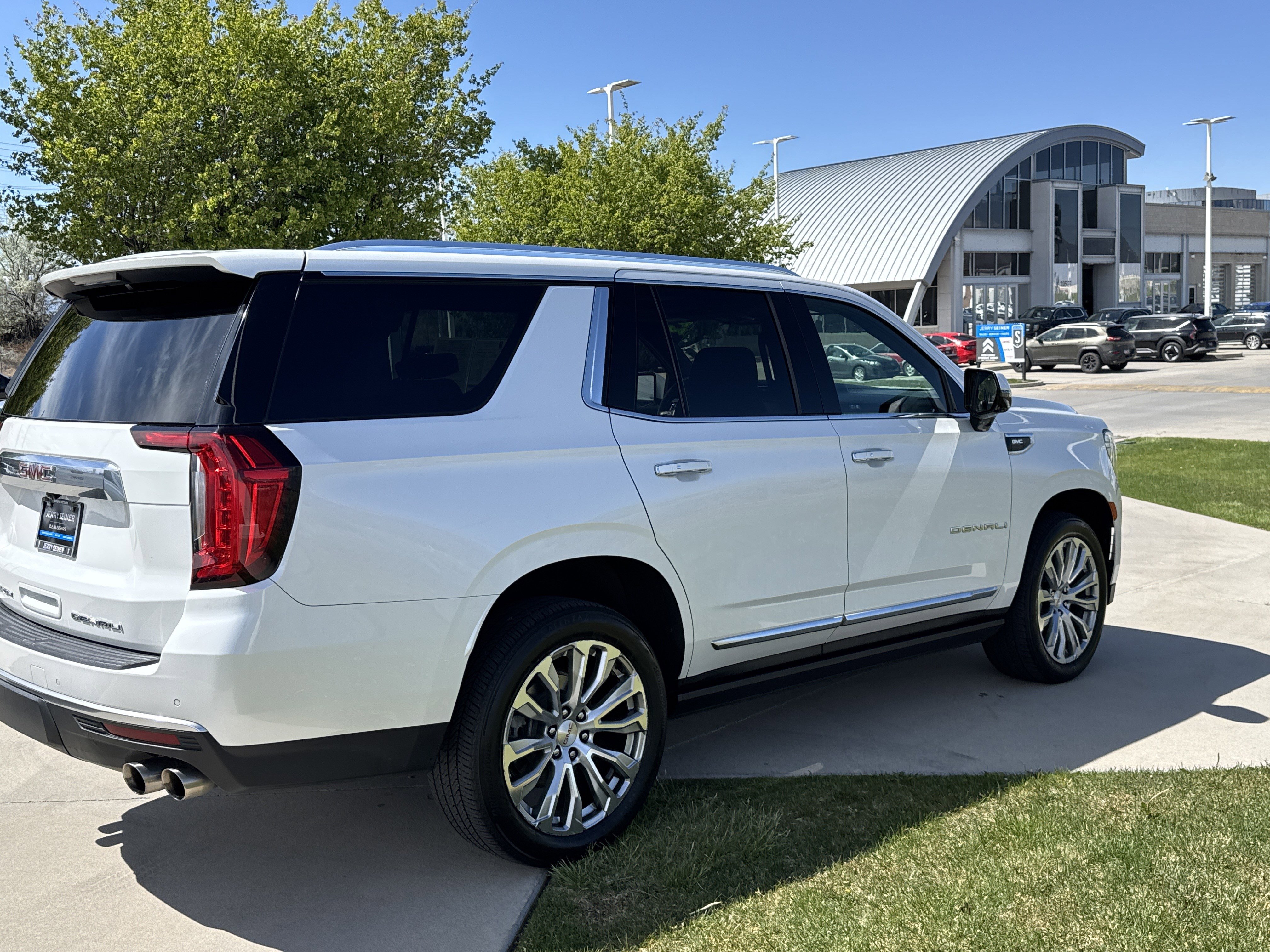 Used 2022 GMC Yukon Denali AWD/4WD image 4