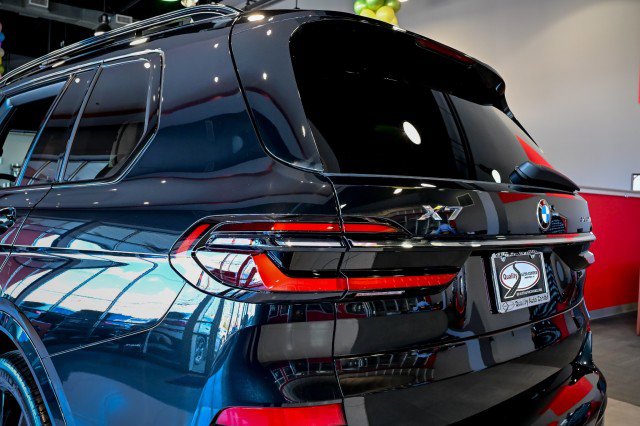 Used 2023 BMW X7 xDrive40i w/ Executive Package image 12