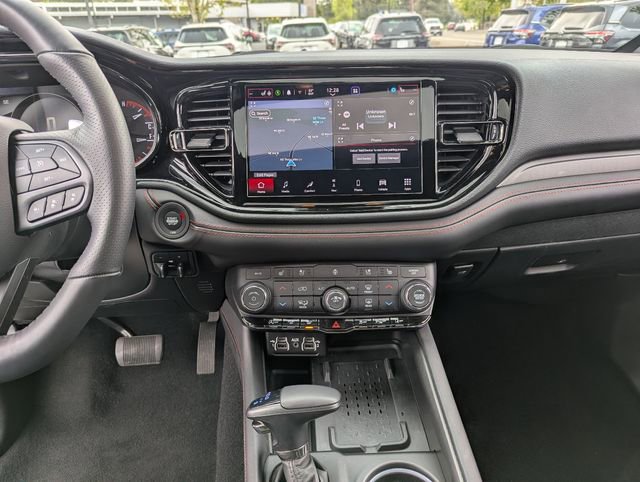 Used 2025 Dodge Durango GT AWD/4WD image 17