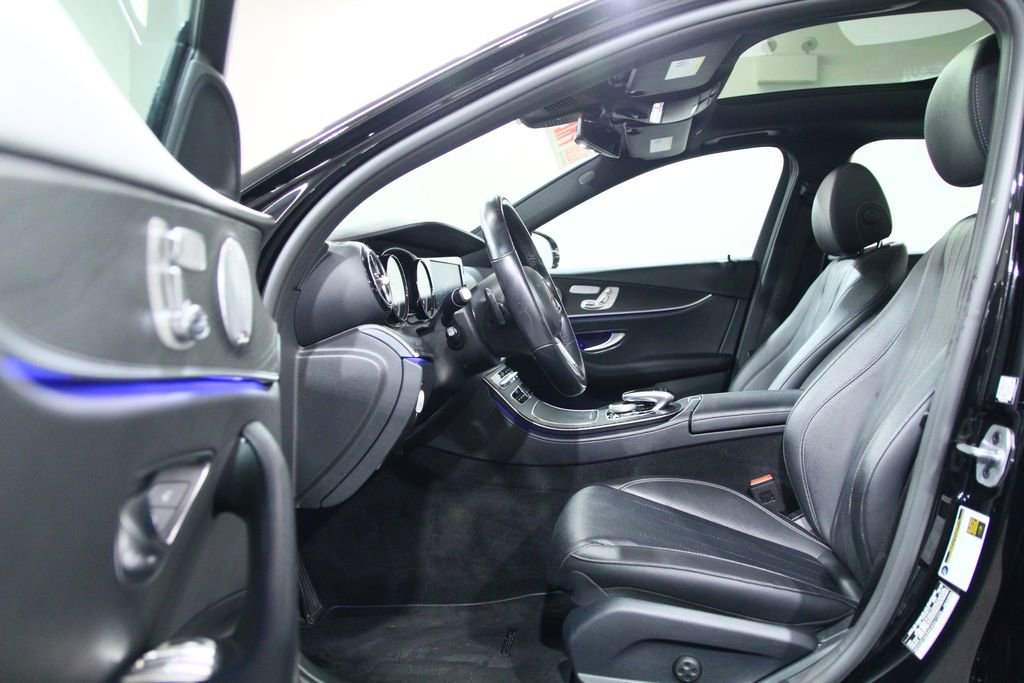 Used 2019 Mercedes-Benz E 300 4MATIC image 4