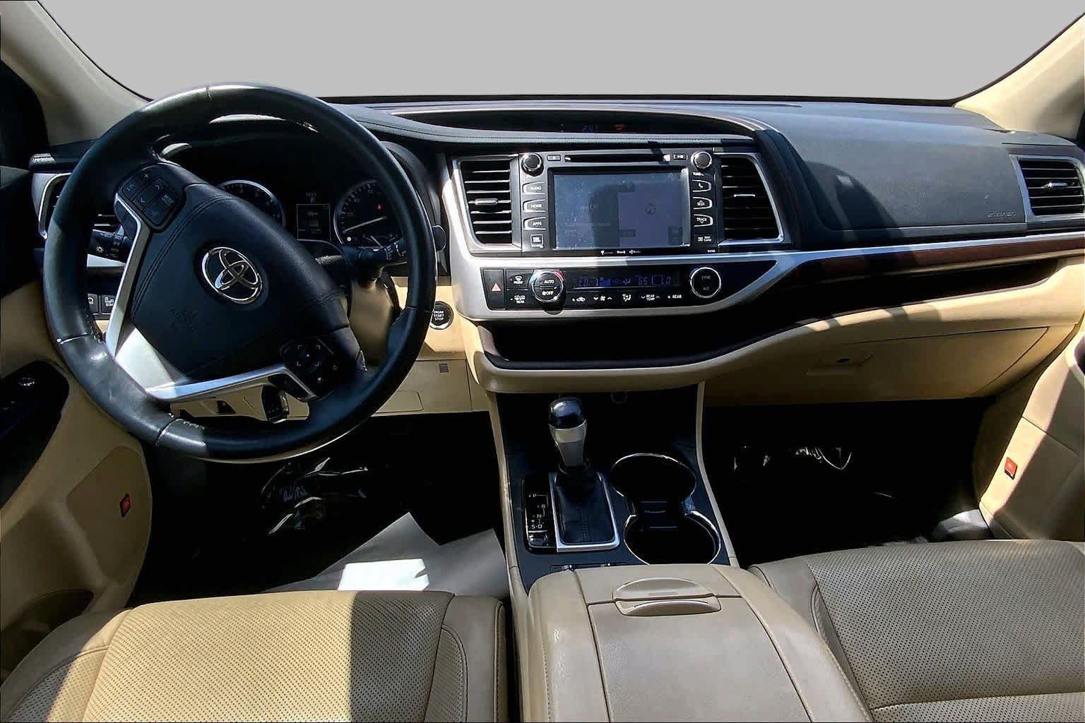 Used 2016 Toyota Highlander Limited w/ Driver Technology Package AWD/4WD image 15