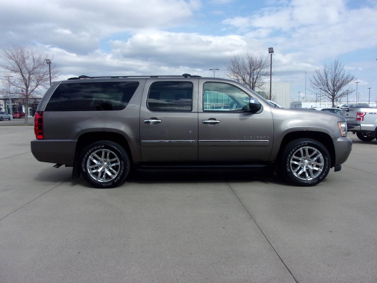 Used 2013 Chevrolet Suburban LTZ AWD/4WD image 5