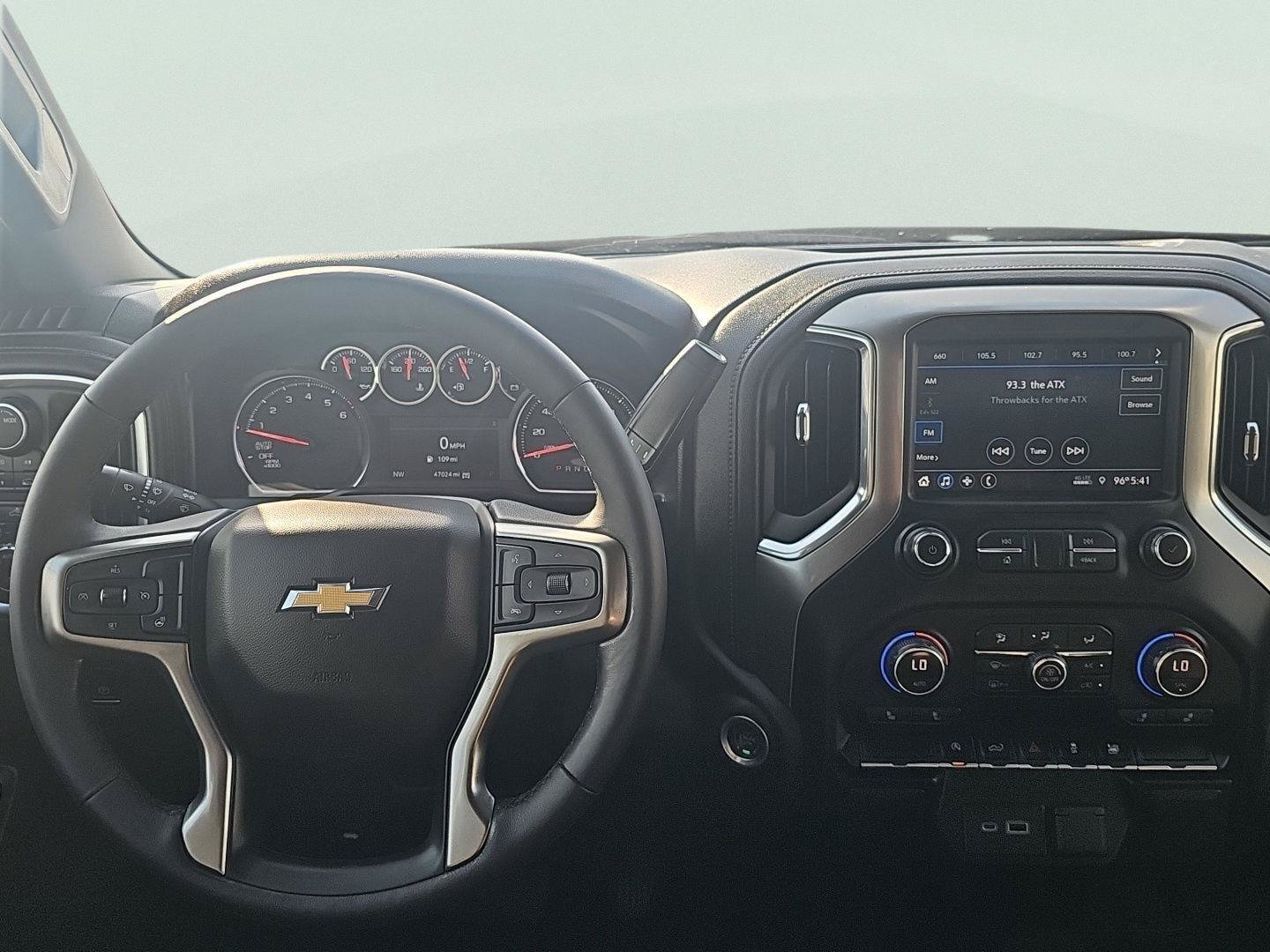 Used 2021 Chevrolet Silverado 1500 LT AWD/4WD image 17