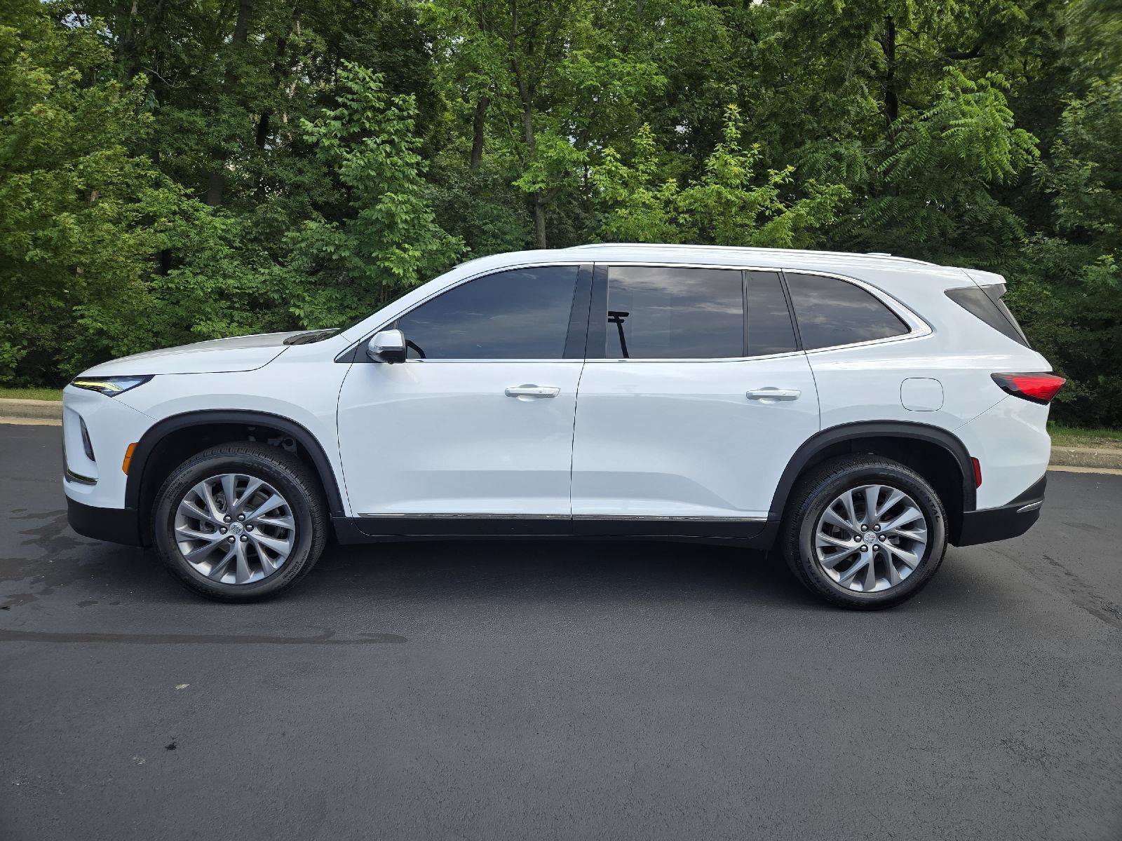Used 2025 Buick Enclave Preferred FWD image 5