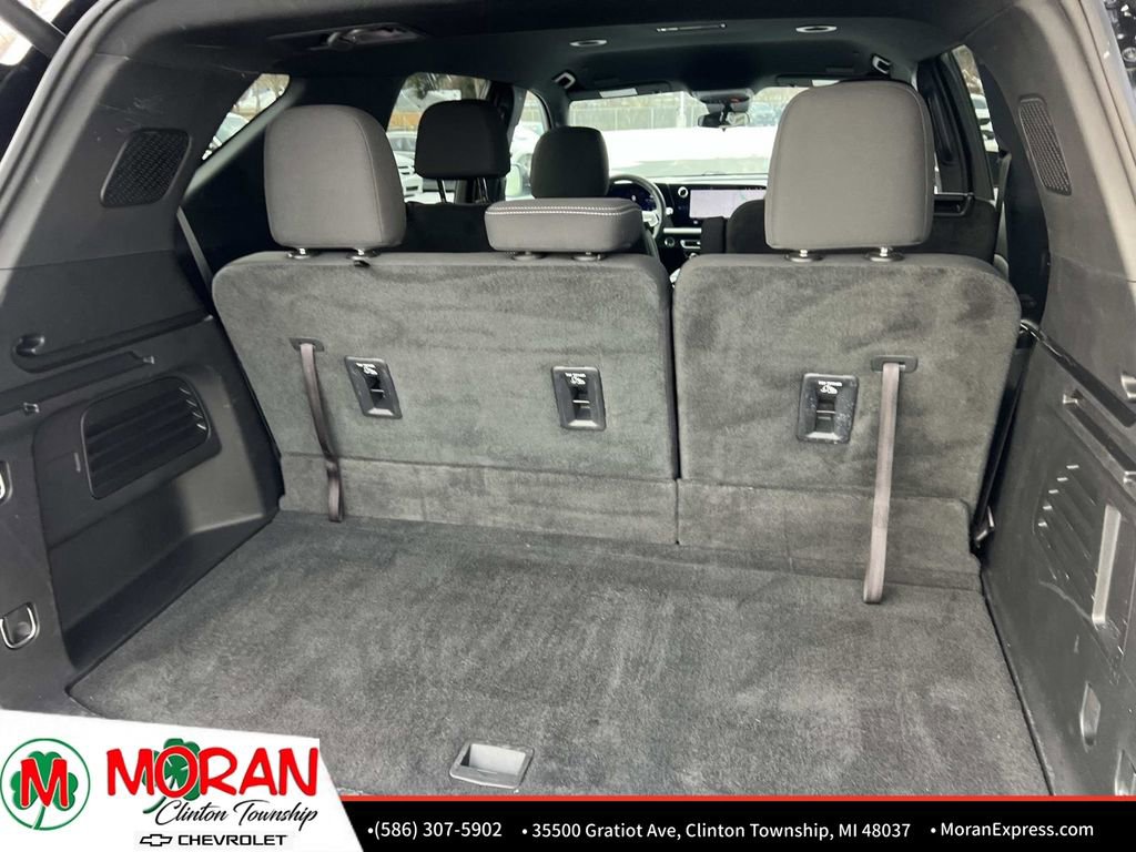 Used 2024 Chevrolet Traverse LT w/ Trailering Package image 12
