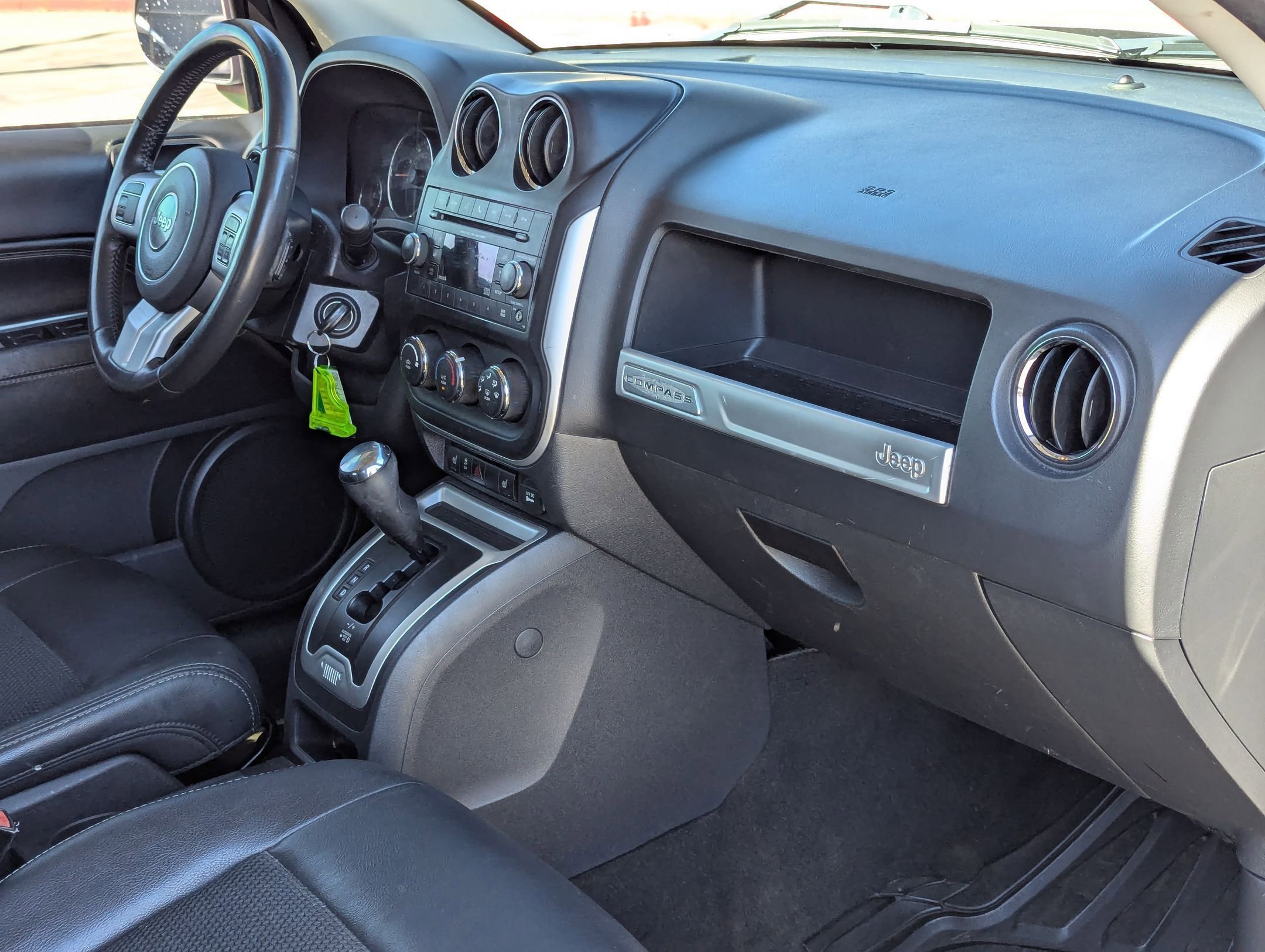 Used 2016 Jeep Compass Latitude image 27