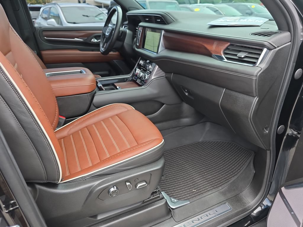 Used 2023 GMC Yukon Denali Ultimate AWD/4WD image 38