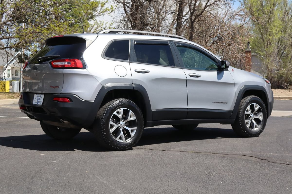Used 2016 Jeep Cherokee Trailhawk w/ Cold Weather Group AWD/4WD image 5