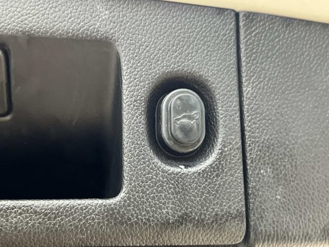 Used 2018 Cadillac Escalade ESV Premium Luxury image 13