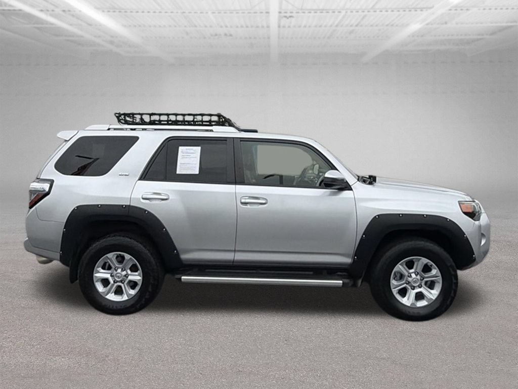 Used 2018 Toyota 4Runner SR5 AWD/4WD image 14