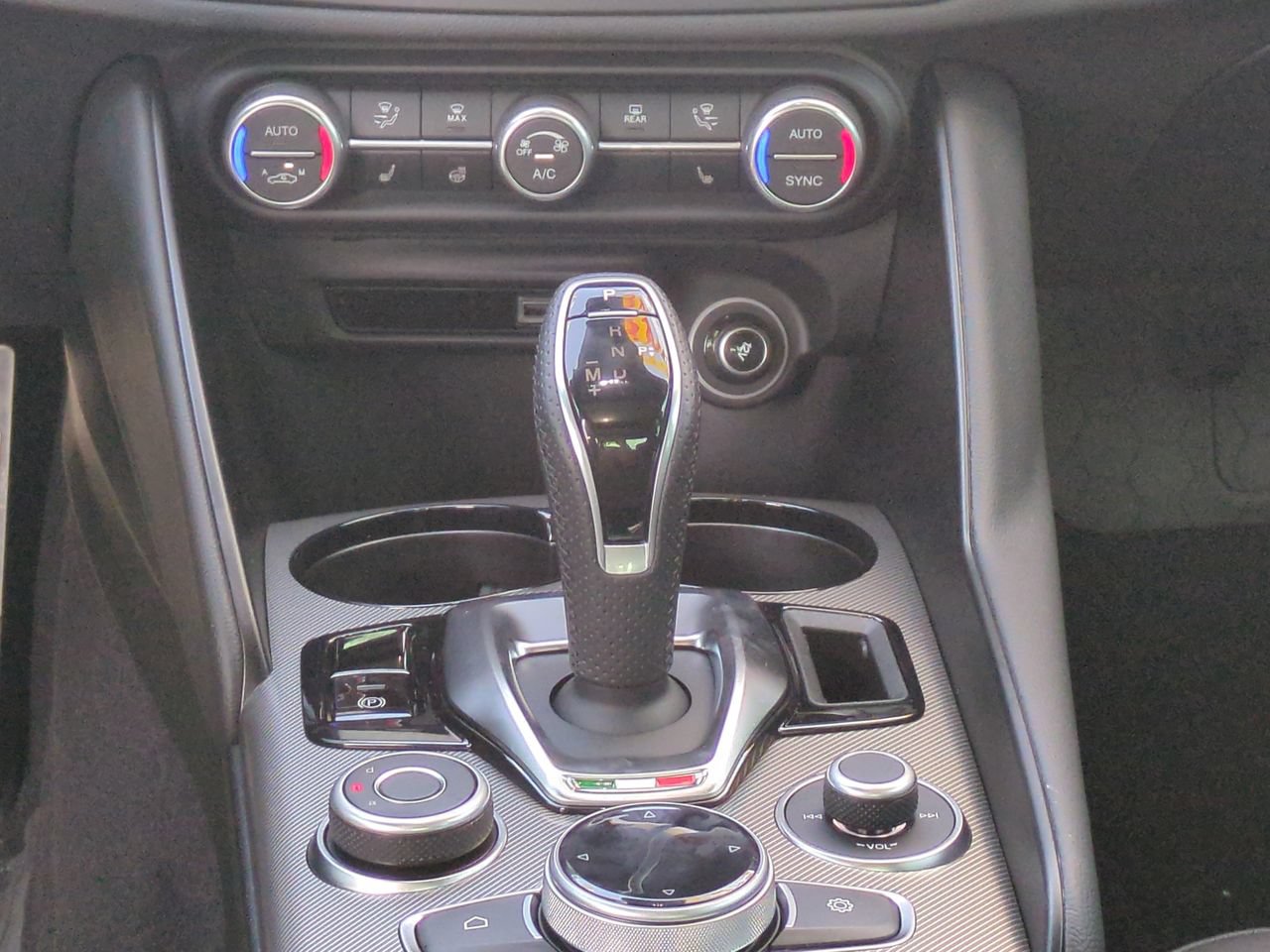 New 2025 Alfa Romeo Giulia w/ Driving Assist Package RWD image 17
