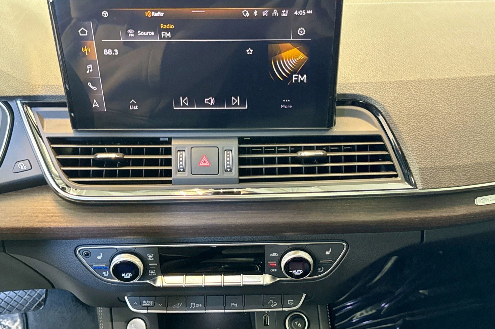Used 2023 Audi Q5 e Premium Plus w/ Premium Plus Package image 15