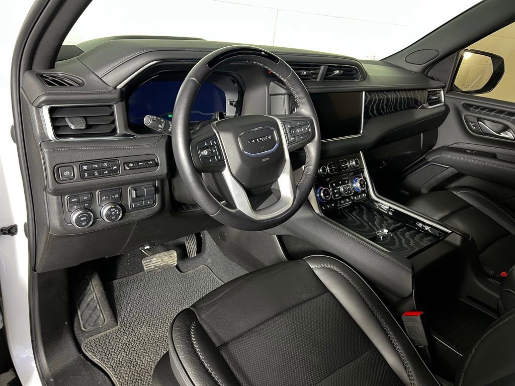 Used 2023 GMC Yukon XL Denali w/ Denali Reserve Package image 4