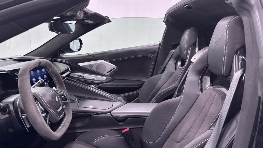 Used 2022 Chevrolet Corvette Stingray Premium Cpe w/ Z51 Performance Package RWD image 17