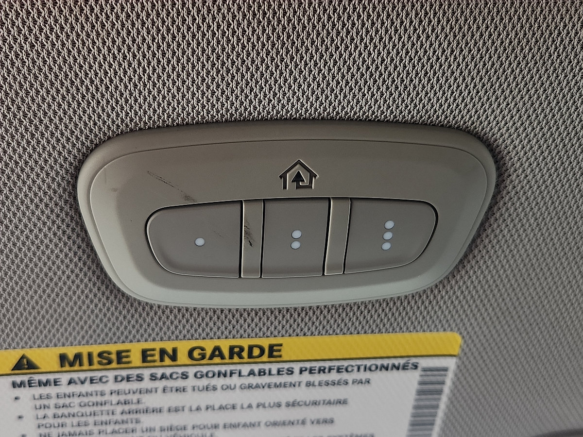 Used 2021 Chrysler Pacifica Touring-L FWD image 10