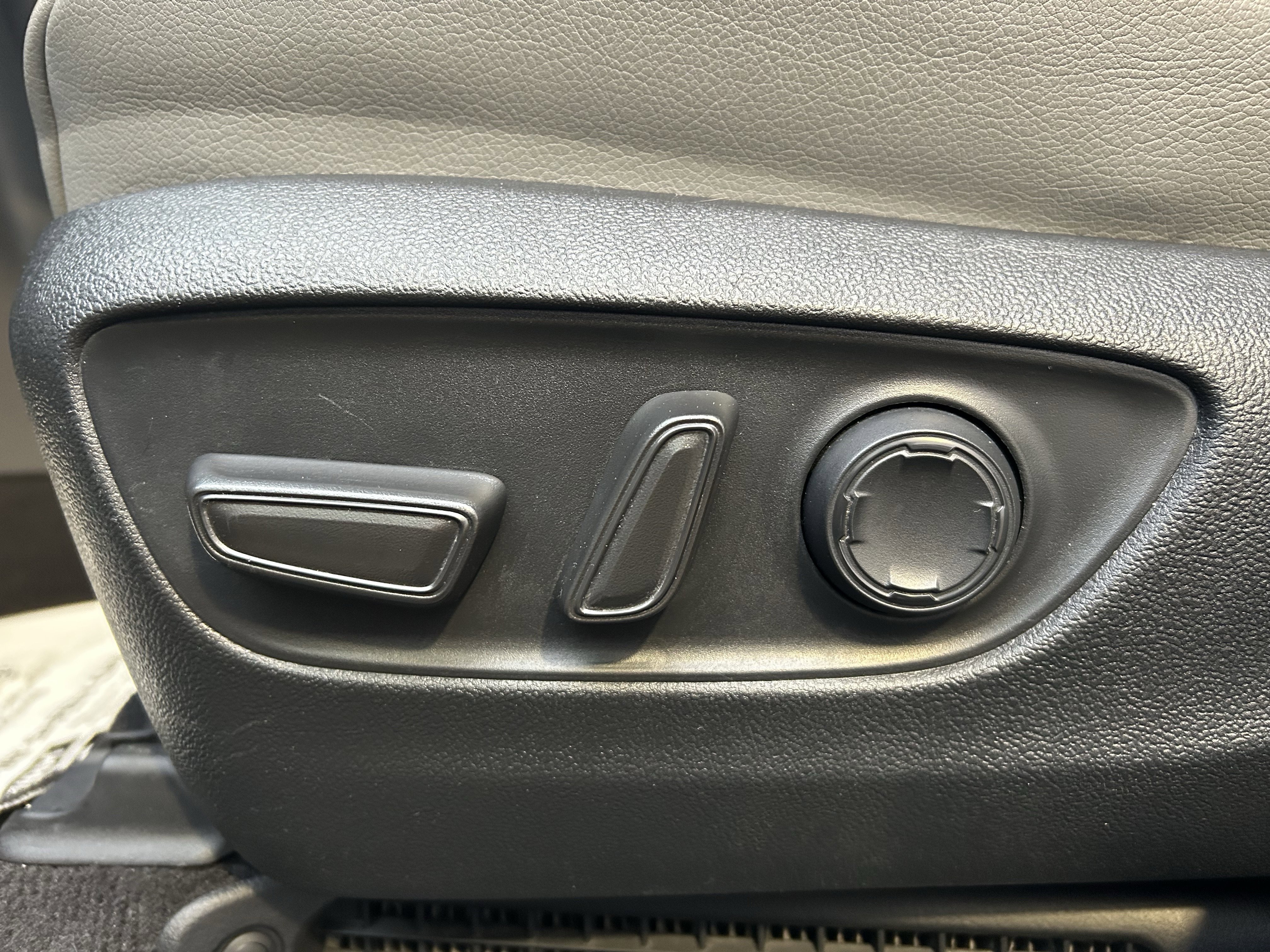 Certified 2024 Toyota Sienna XLE FWD image 14