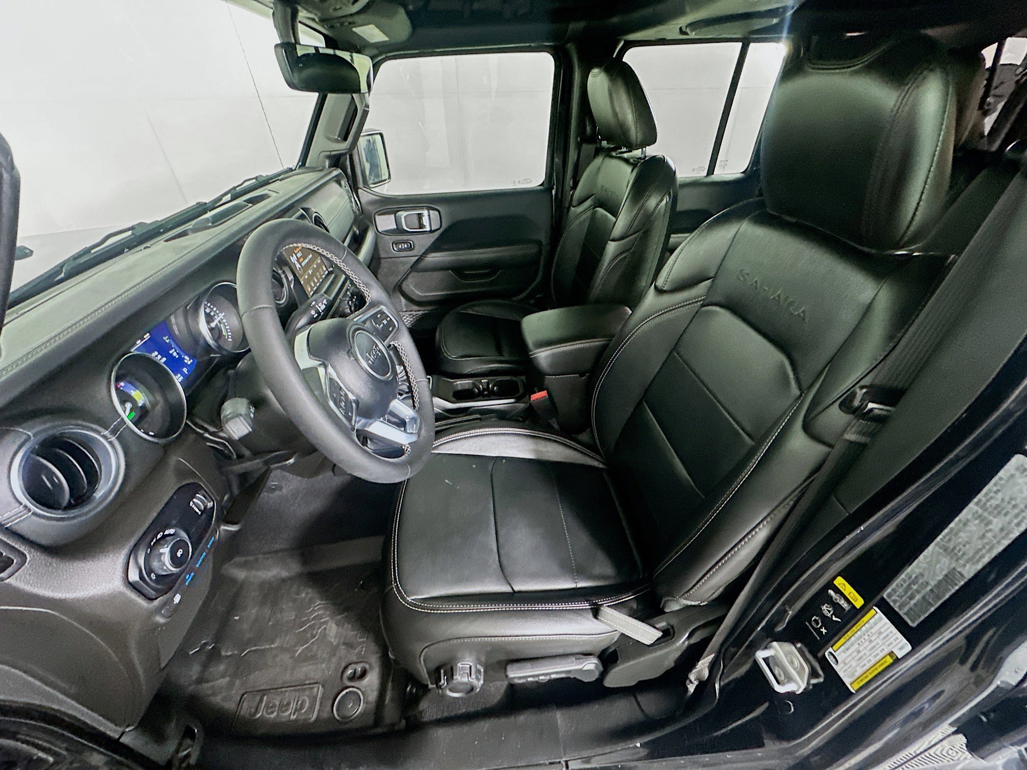 Used 2023 Jeep Wrangler Sahara image 13