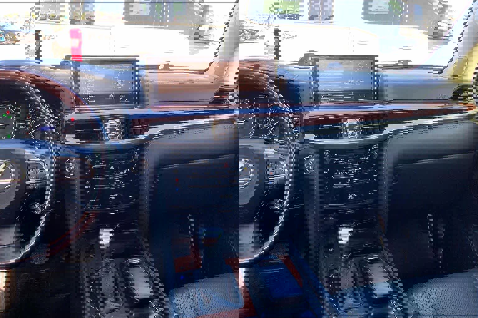 Used 2017 Lexus LX 570 4WD w/ Luxury Package image 7