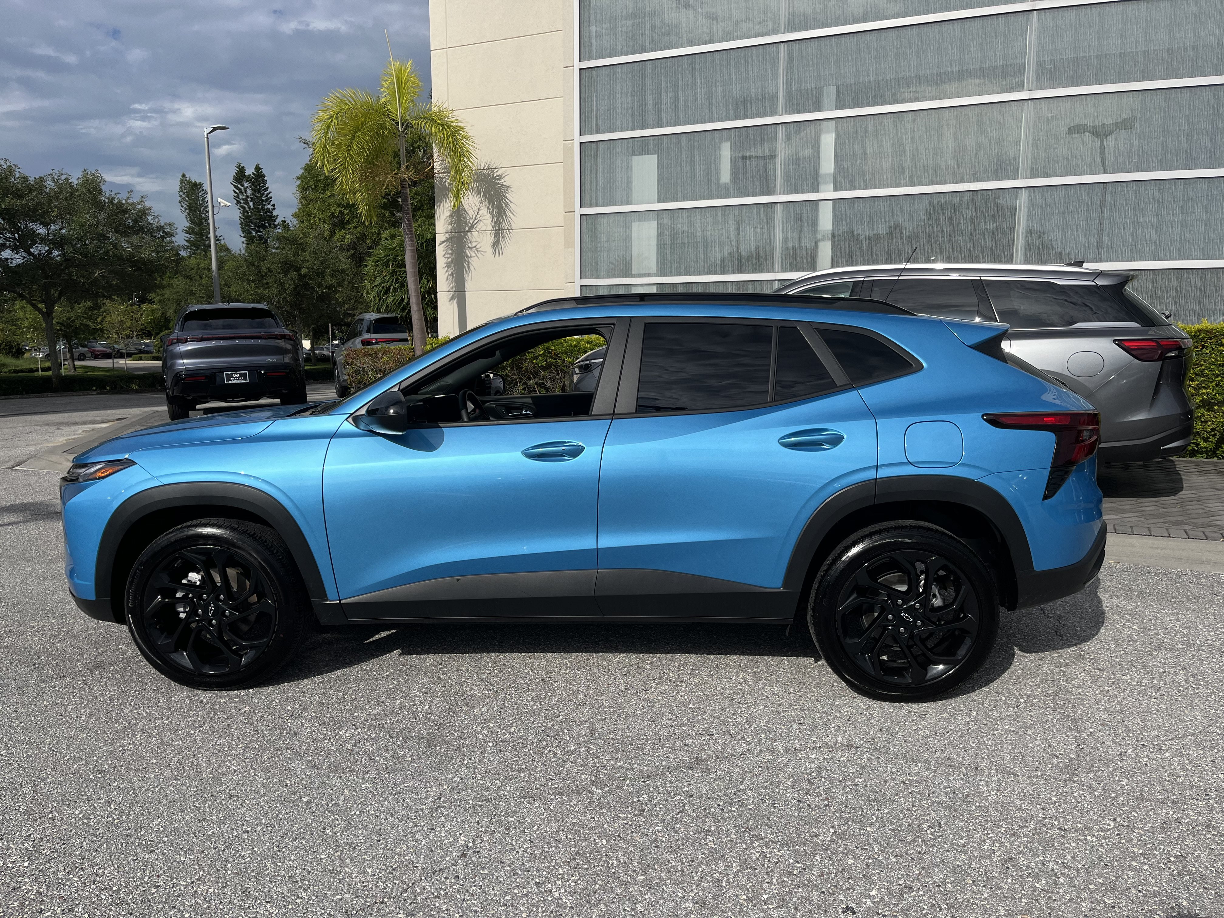 Used 2025 Chevrolet Trax RS w/ Driver Confidence Package FWD image 4