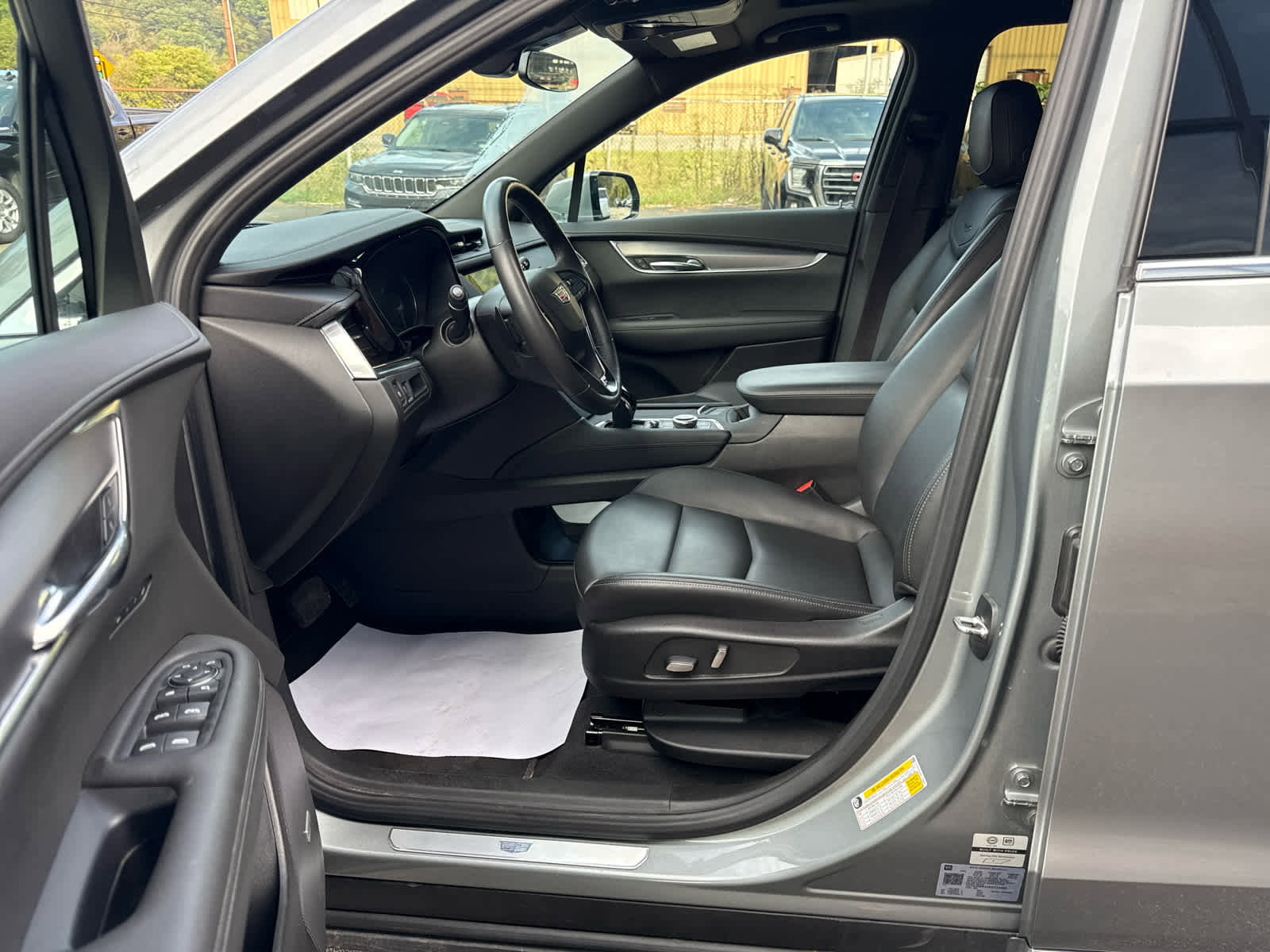 Used 2024 Cadillac XT6 Luxury w/ LPO, Floor Liner Package image 13