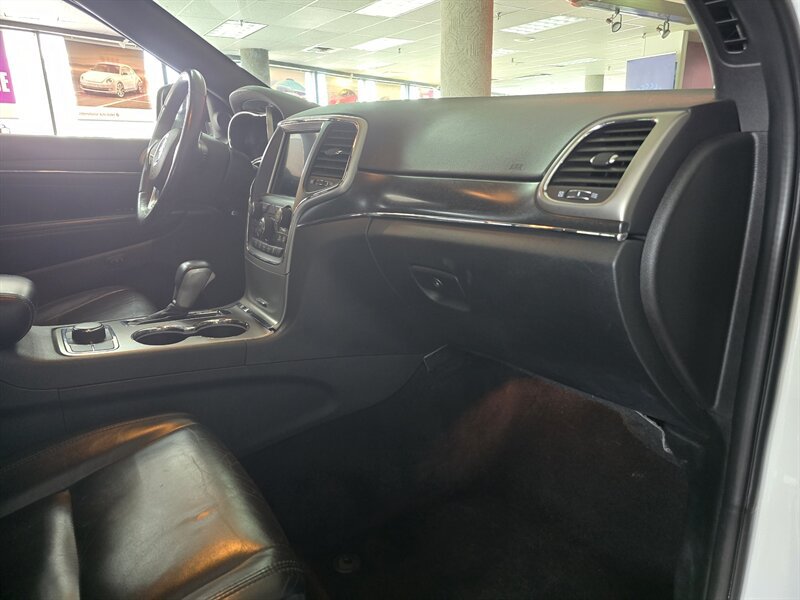 Used 2018 Jeep Grand Cherokee Limited AWD/4WD image 13