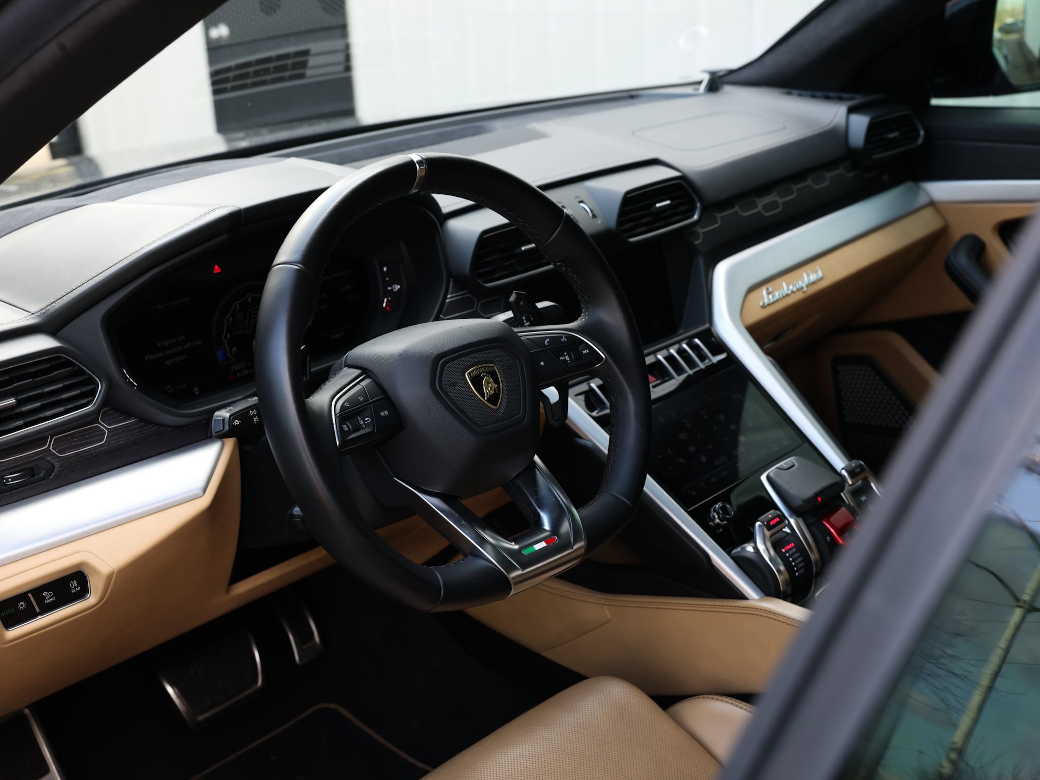 Used 2019 Lamborghini Urus image 22