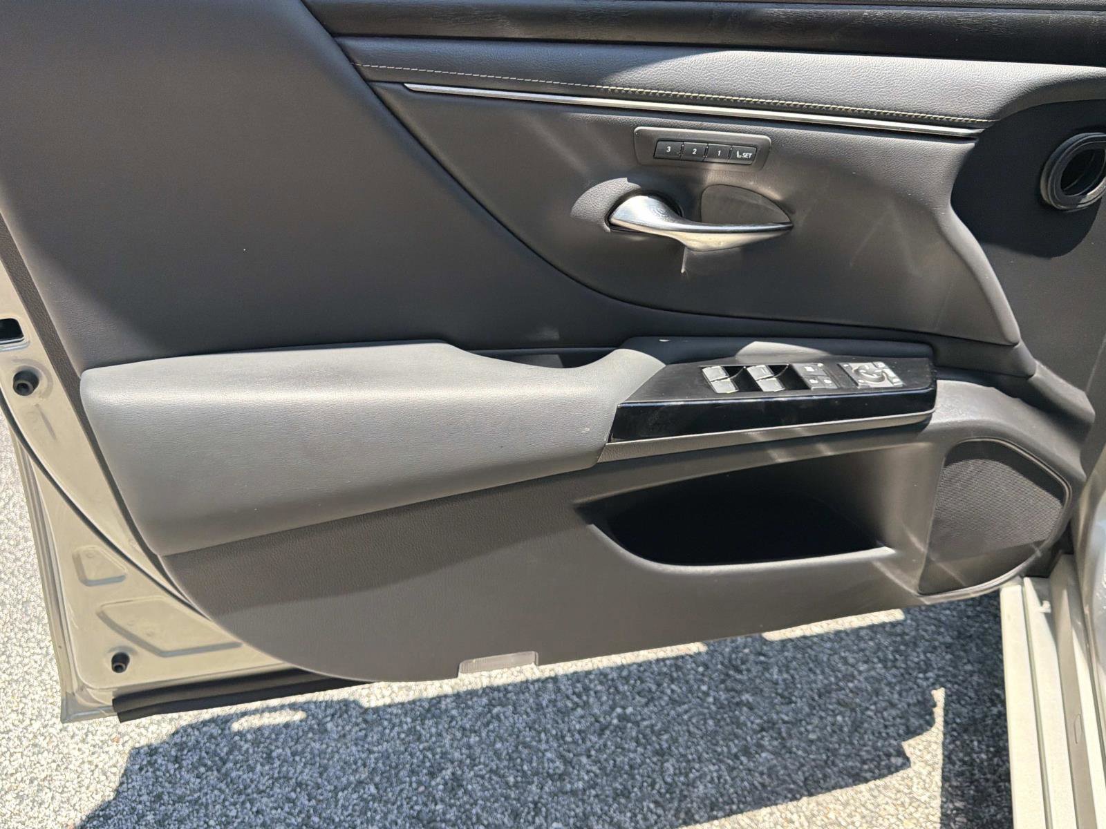 Used 2022 Lexus ES 350 w/ Premium Package FWD image 16