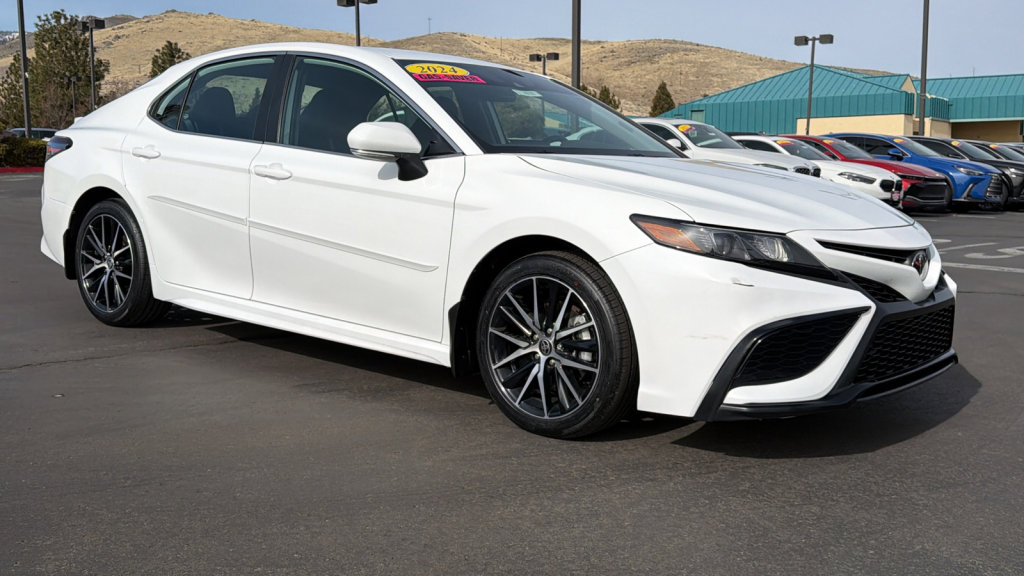Certified 2024 Toyota Camry SE image 1