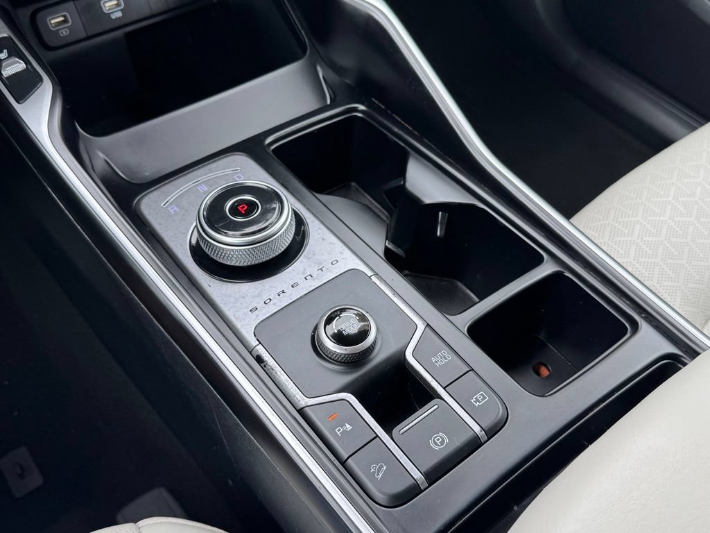 Used 2023 Kia Sorento EX w/ Panoramic Sunroof Package FWD image 16