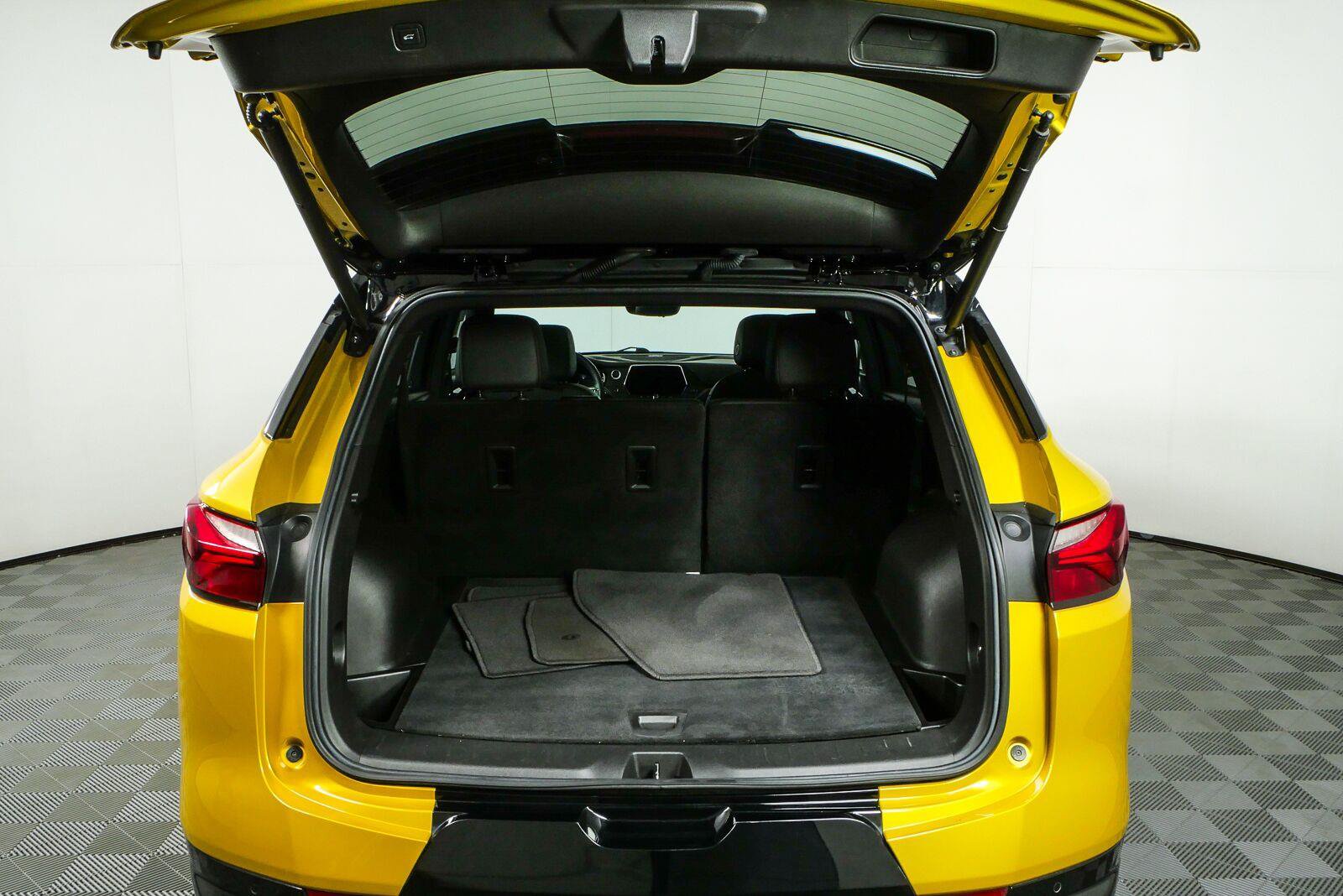 Used 2022 Chevrolet Blazer RS w/ Enhanced Convenience Package FWD image 32