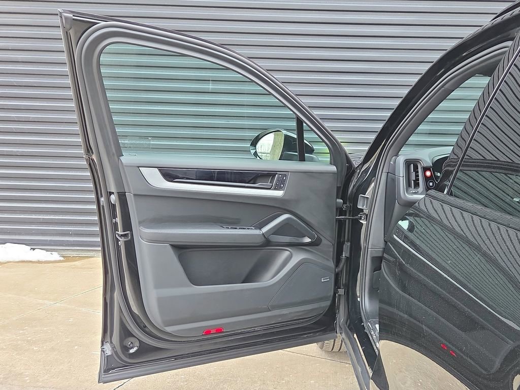 Certified 2026 Porsche Cayenne image 6