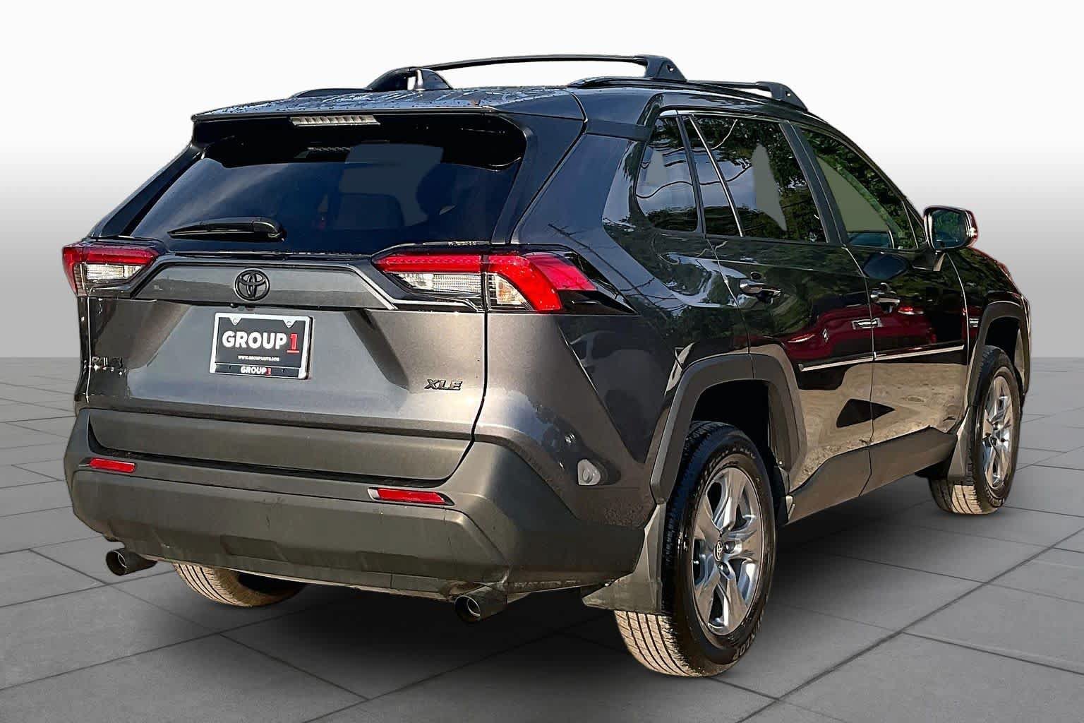 Used 2025 Toyota RAV4 XLE FWD image 13