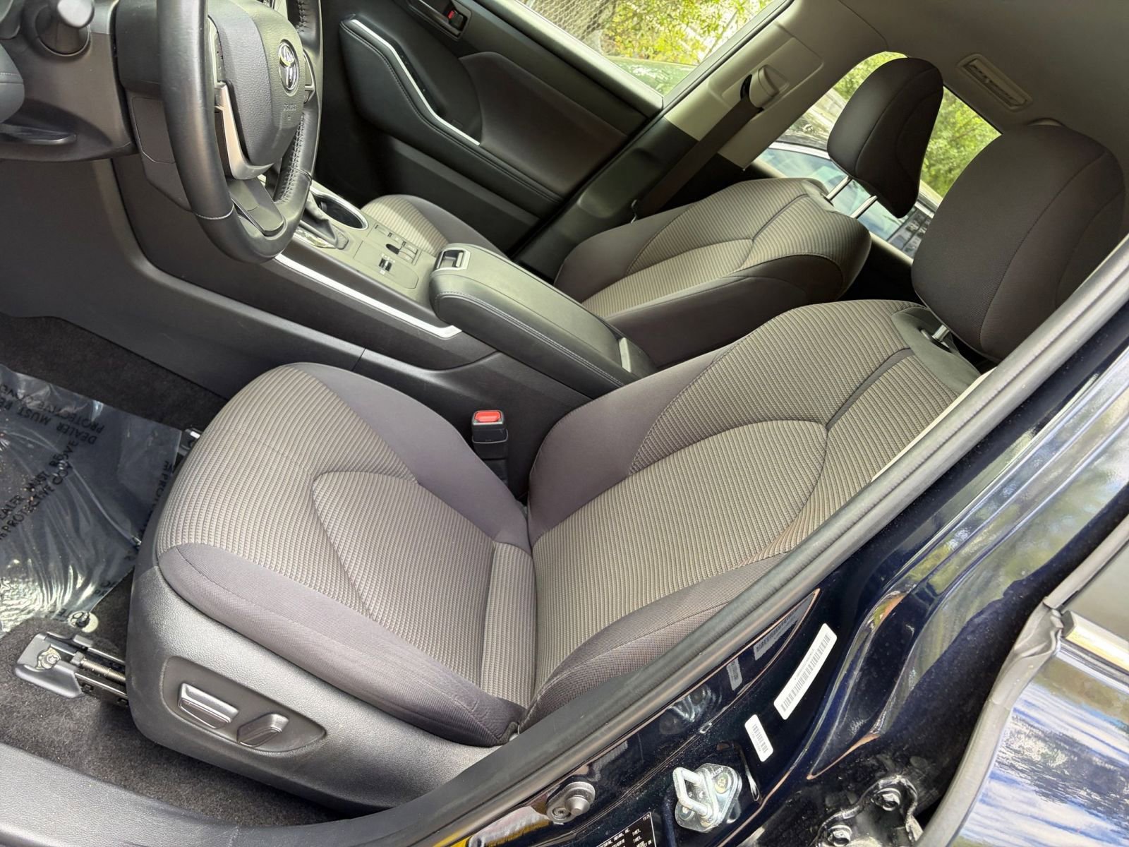 Used 2025 Toyota Highlander LE image 37