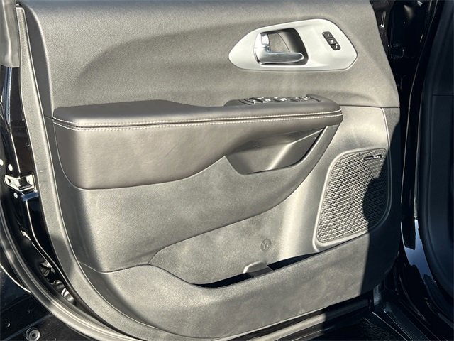 New 2026 Chrysler Pacifica Limited w/ Uconnect Theater Family Group image 16