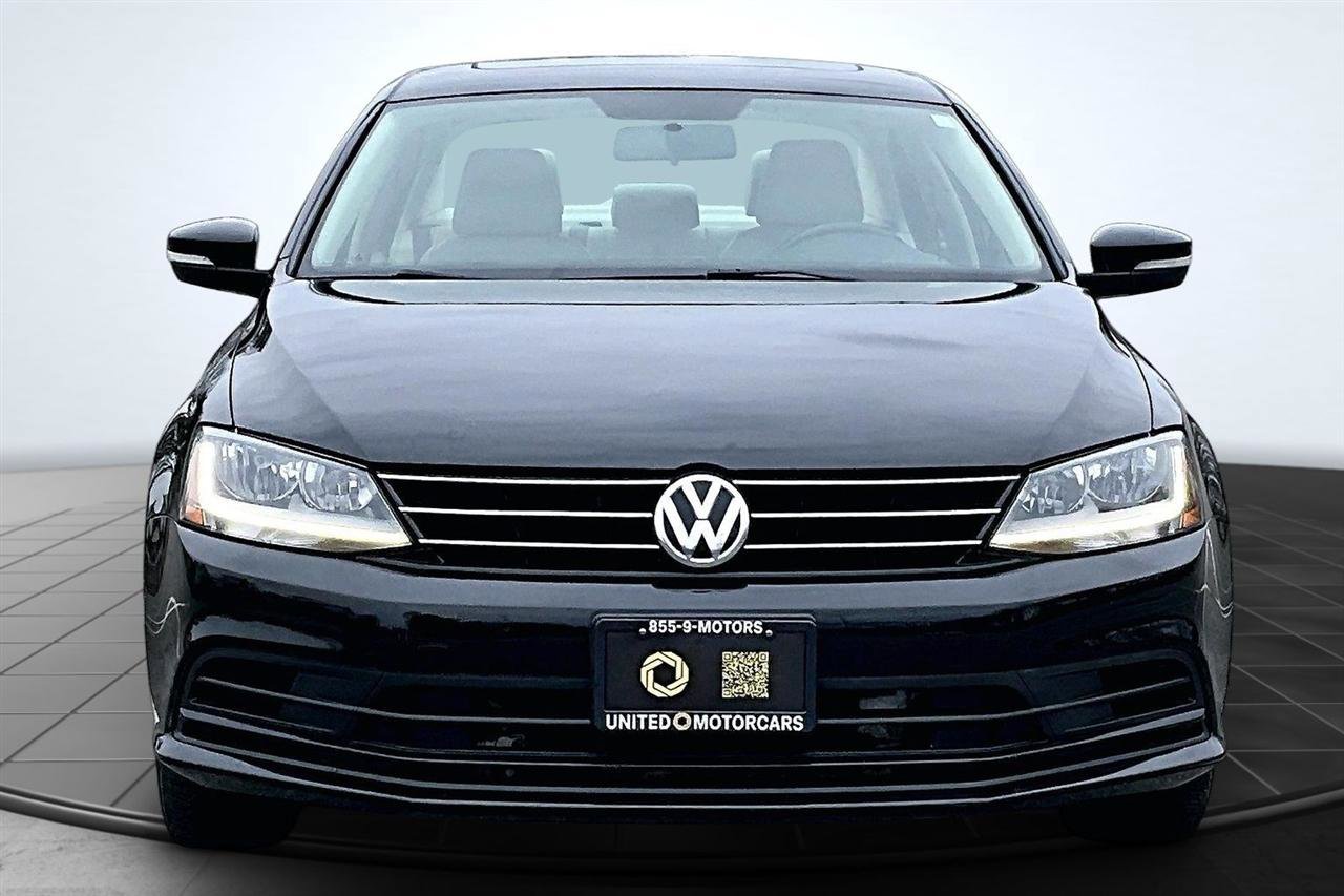 Used 2017 Volkswagen Jetta SE image 2