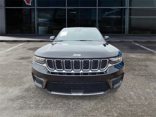 Used 2025 Jeep Grand Cherokee Laredo image 9
