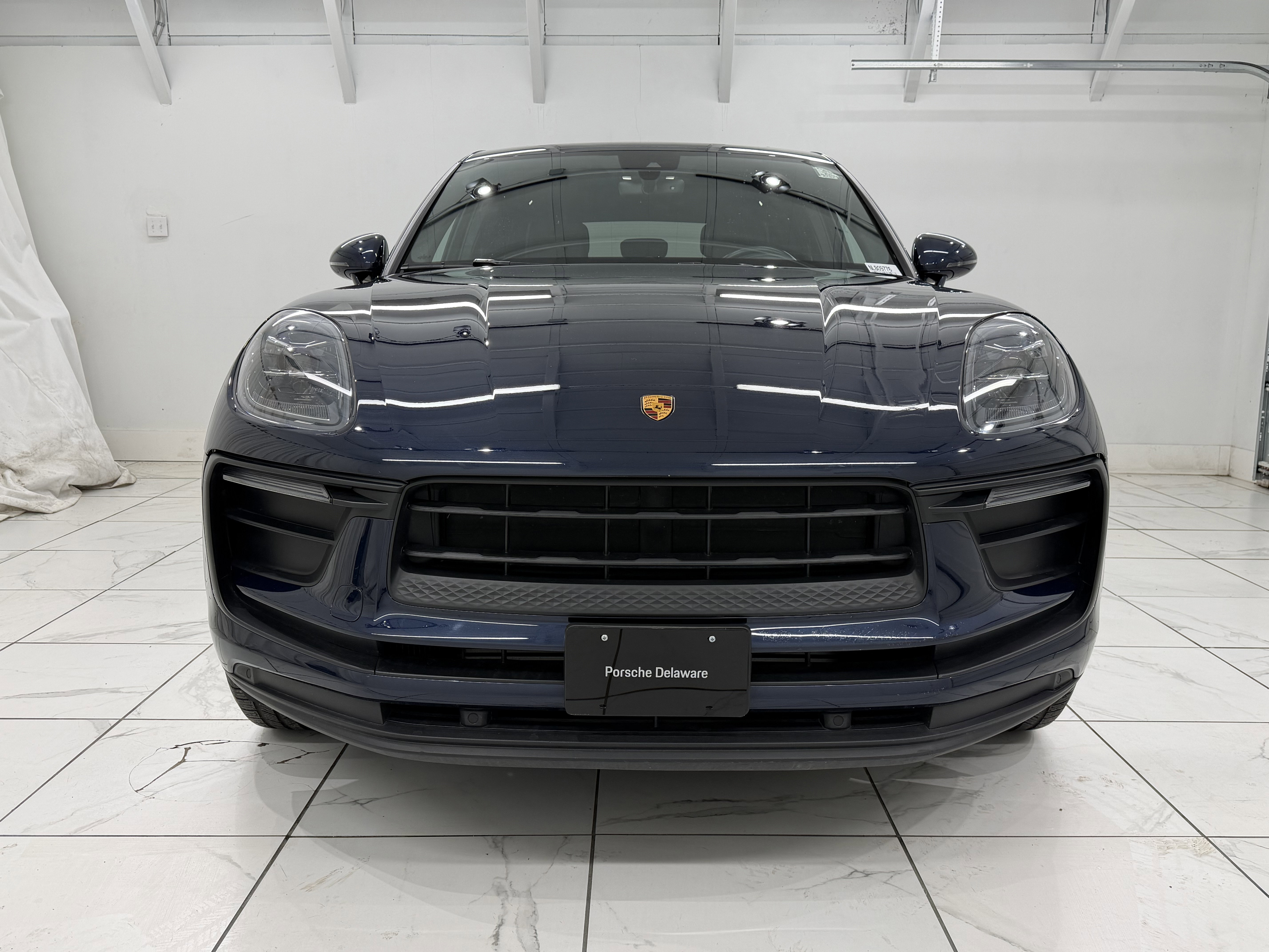 Certified 2022 Porsche Macan image 9