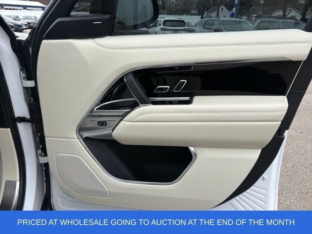 Used 2023 Land Rover Range Rover SE image 32