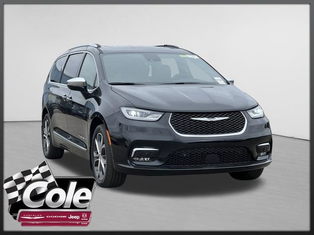 Used 2025 Chrysler Pacifica Pinnacle w/ Trailer Tow Group
