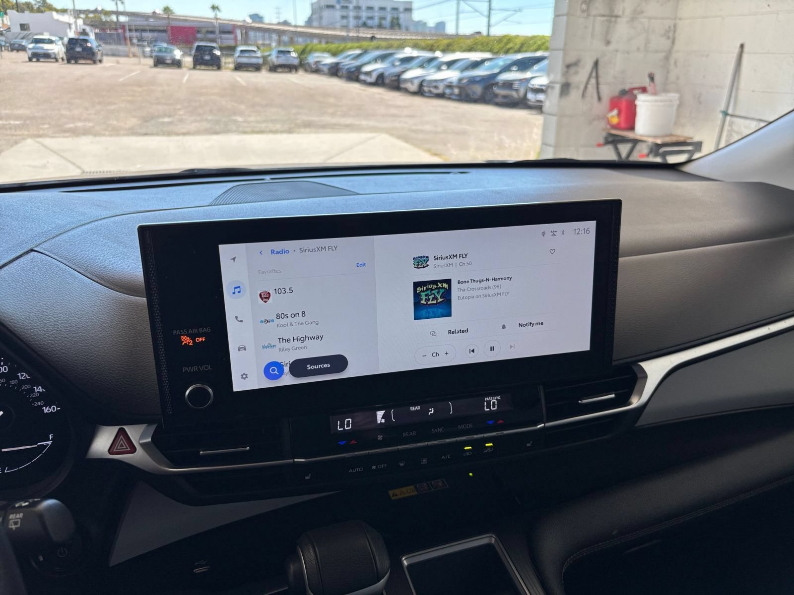 Used 2025 Toyota Sienna XLE FWD image 19