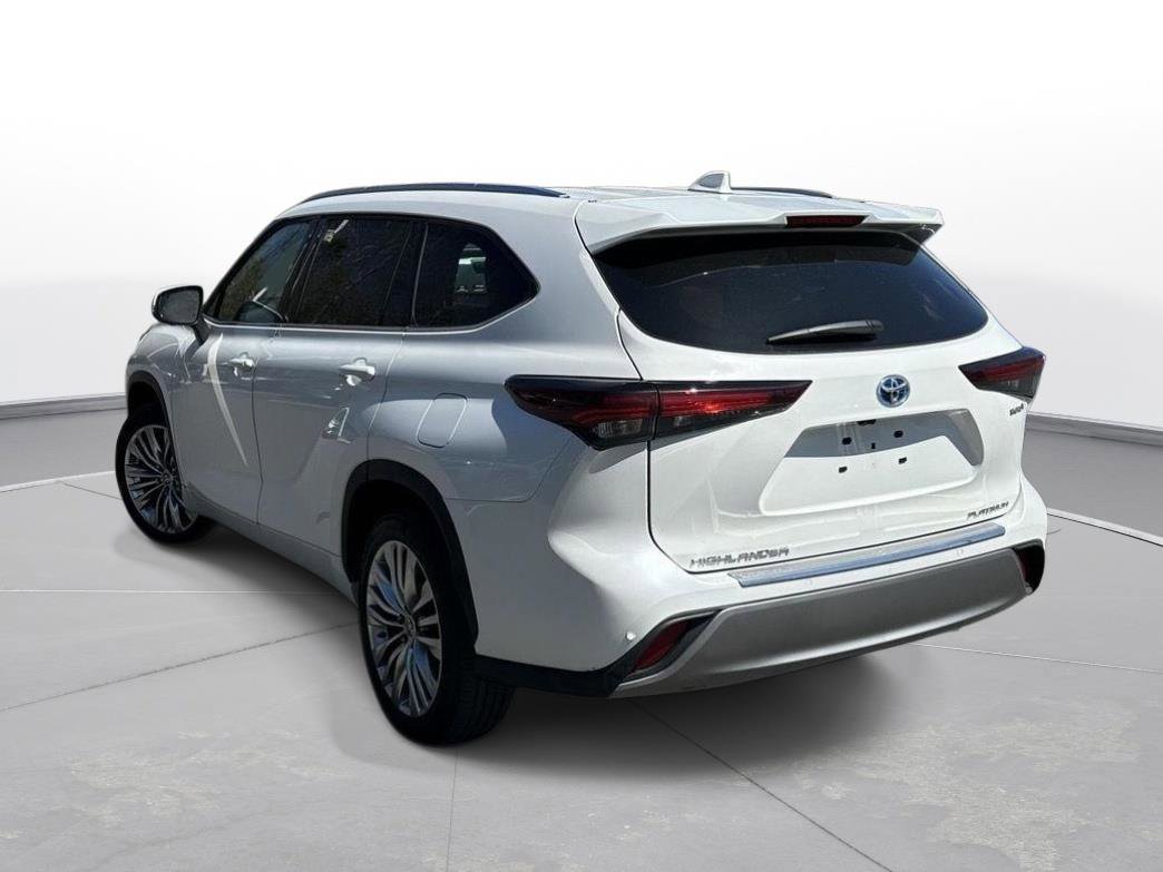 Used 2024 Toyota Highlander Platinum image 9
